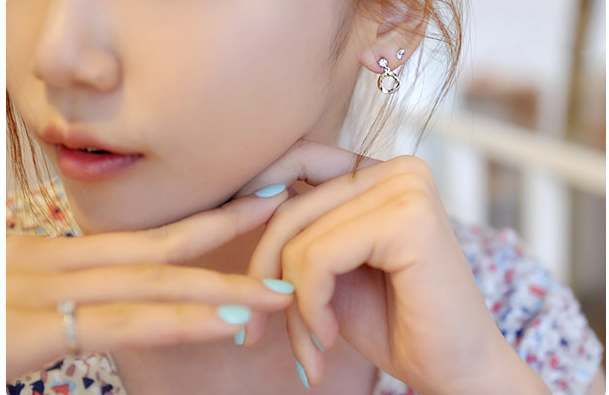 Mini Twist Around Earring